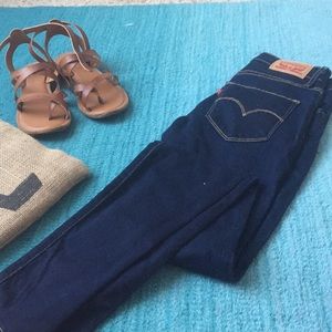 🌸Levi’s dark wash vintage jean